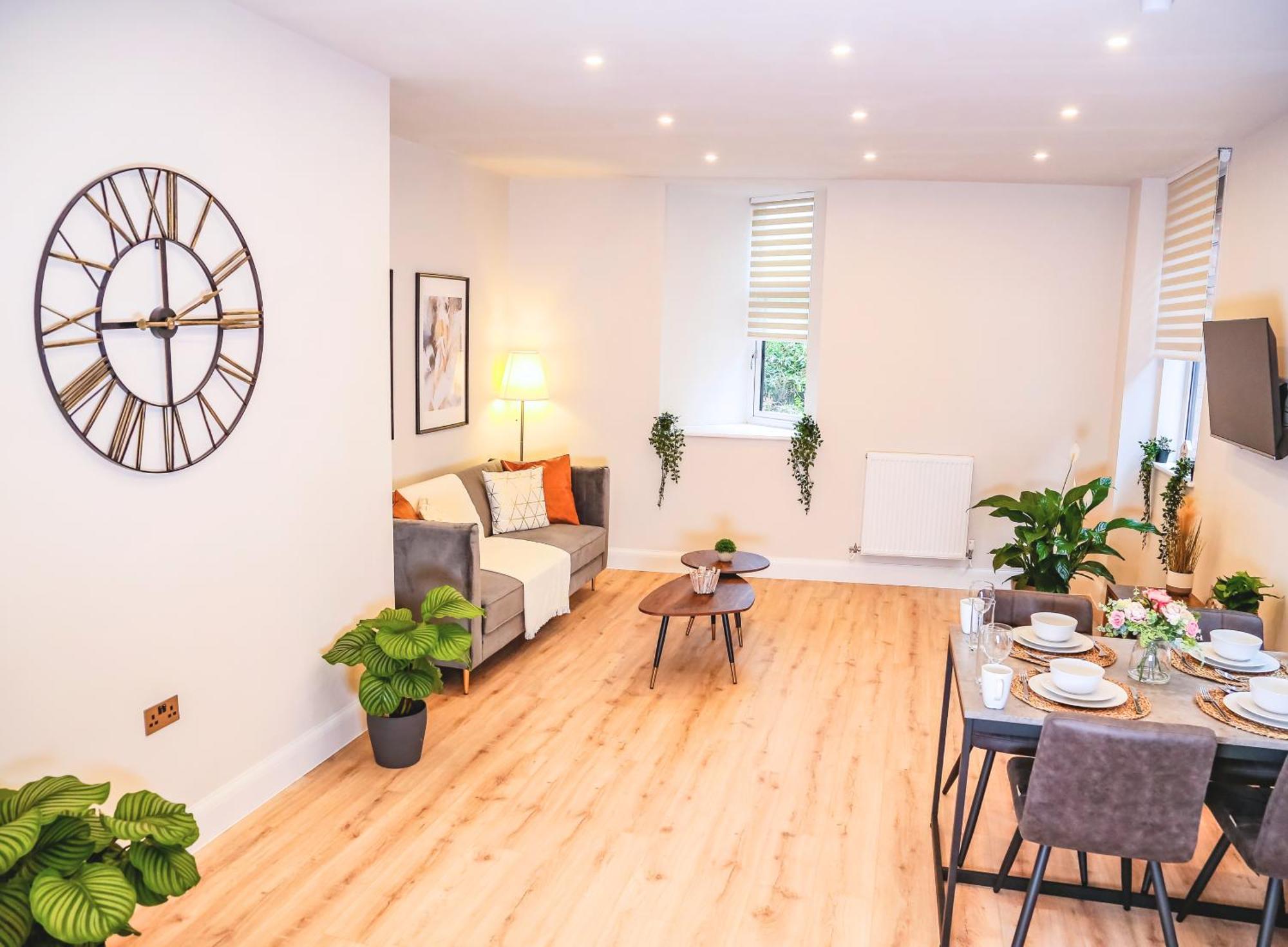 Shrewsbury Apartments By Bevolve - Free Parking Room photo