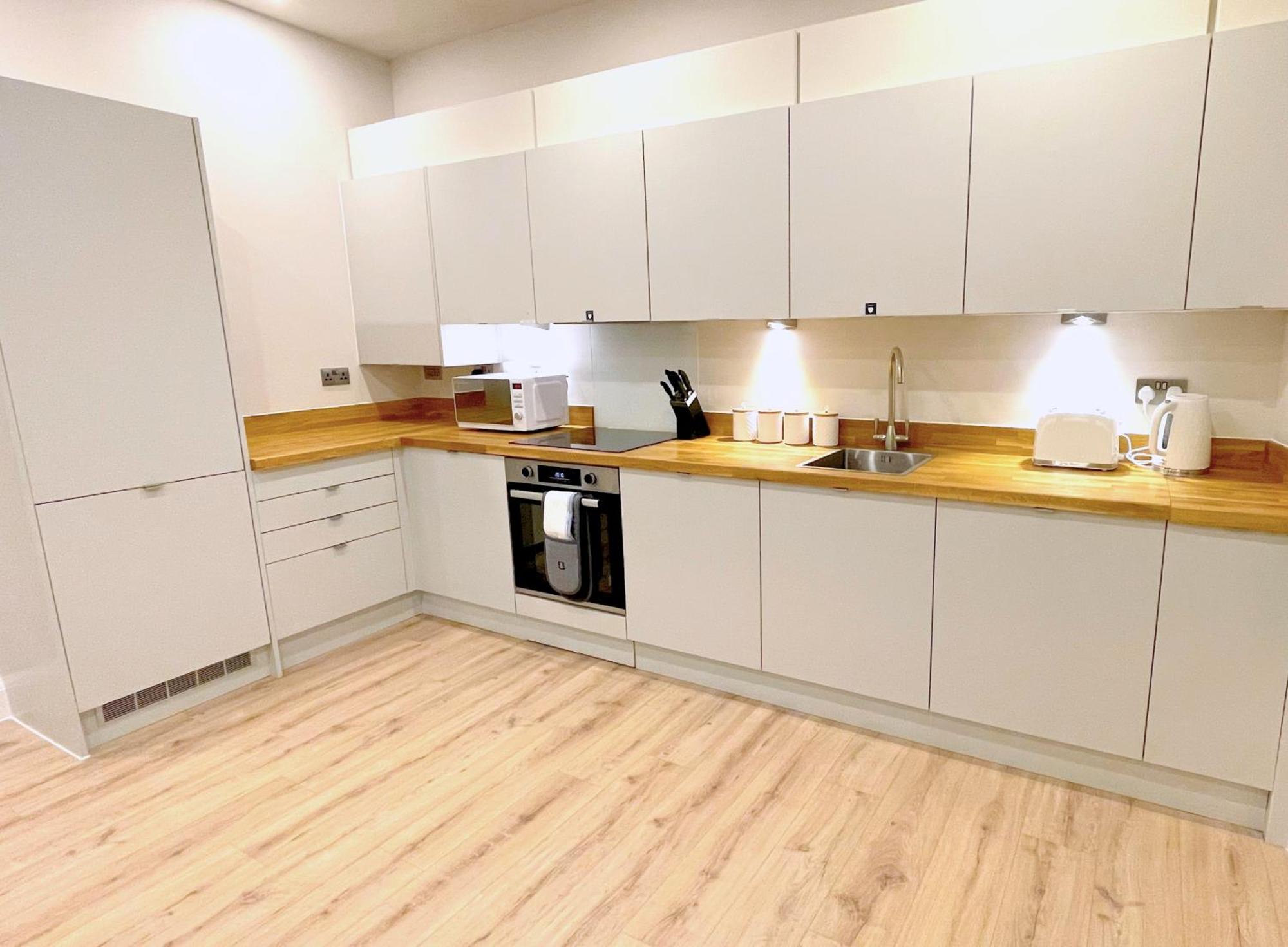 Shrewsbury Apartments By Bevolve - Free Parking Room photo