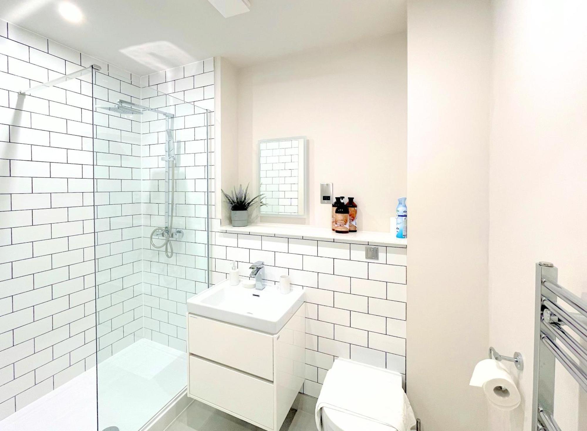 Shrewsbury Apartments By Bevolve - Free Parking Room photo